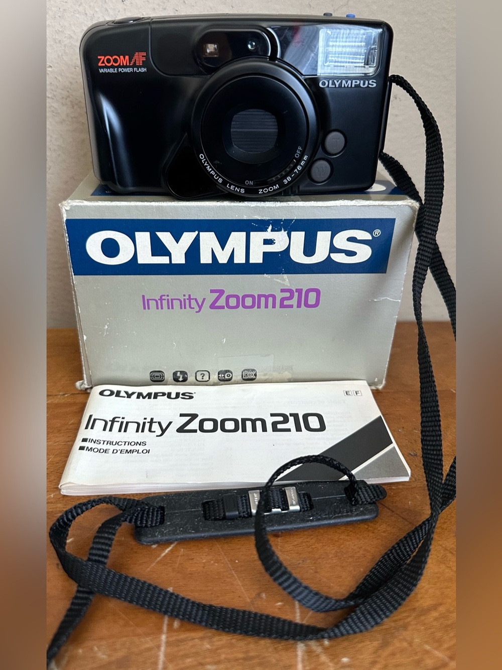 Olympus Infinity Zoom210 Variable Power Flash Compact Zoom Auto Focus Camera